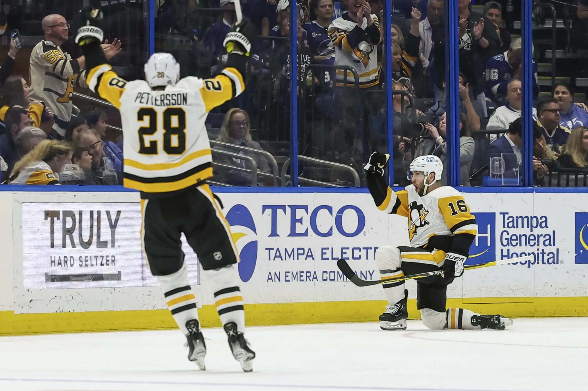 Pittsburgh Penguins Game, Marcus Pettersson