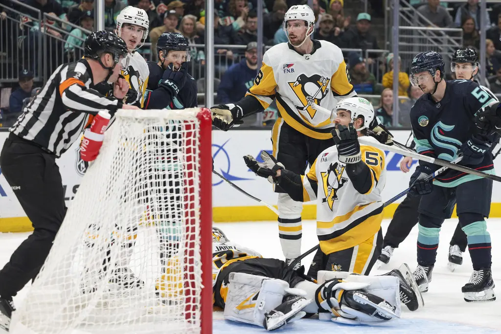 Pittsburgh Penguins game, Seattle Kraken. Kris Letang, Marcus Pettersson