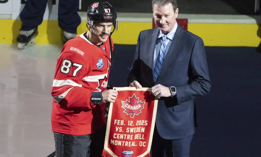 Pittsburgh Penguins, NHL trade rumors. Mario Lemieux and Sidney Crosby pose at Four Nations Face-Off