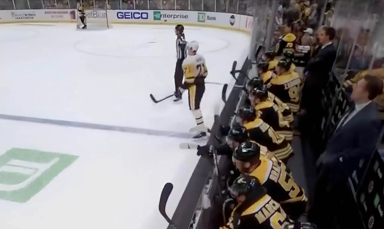 Evgeni Malkin, Pittsburgh Penguins swins stick at Boston Bruins bench