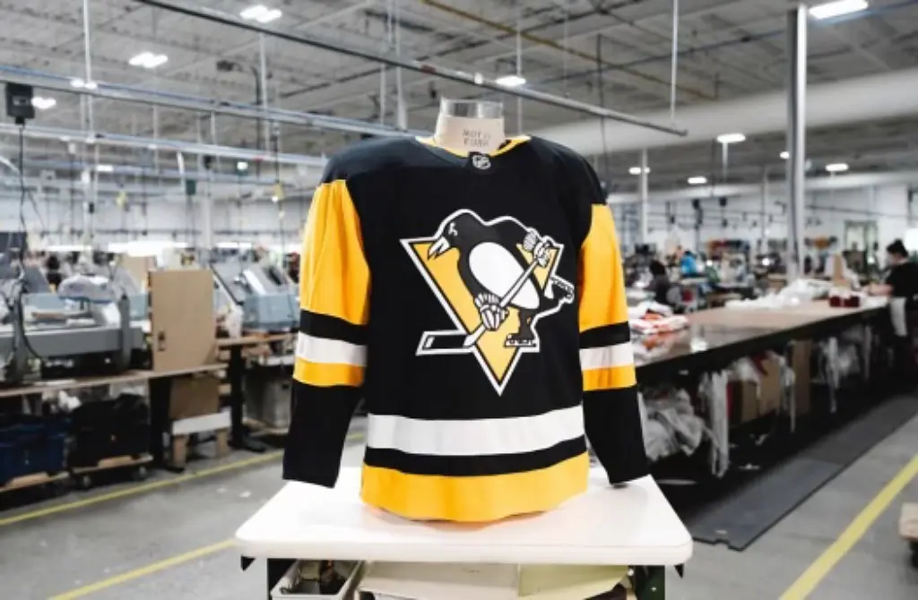 Discount pittsburgh penguins jerseys hotsell