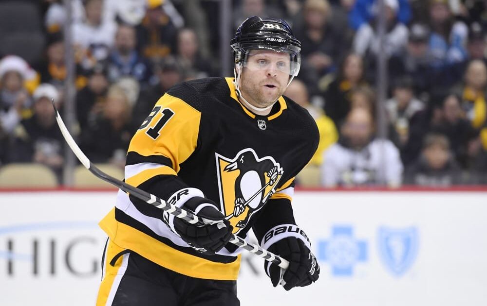PITTSBURGH, PA - DECEMBER 15: Pittsburgh Penguins Right Wing Phil Kessel (81) looks on during the second period in the NHL game between the Pittsburgh Penguins and the Los Angeles Kings on December 15, 2018, at PPG Paints Arena in Pittsburgh, PA. (Photo by Jeanine Leech/Icon Sportswire)