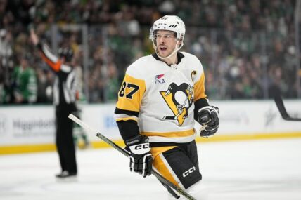 Pittsburgh Penguins Sidney Crosby ties Wayne Gretzky scoring record. 19 seasons with a point-per-game; Penguins trade talk