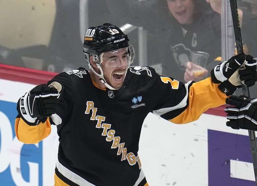 Pittsburgh Penguins trade Reilly Smith