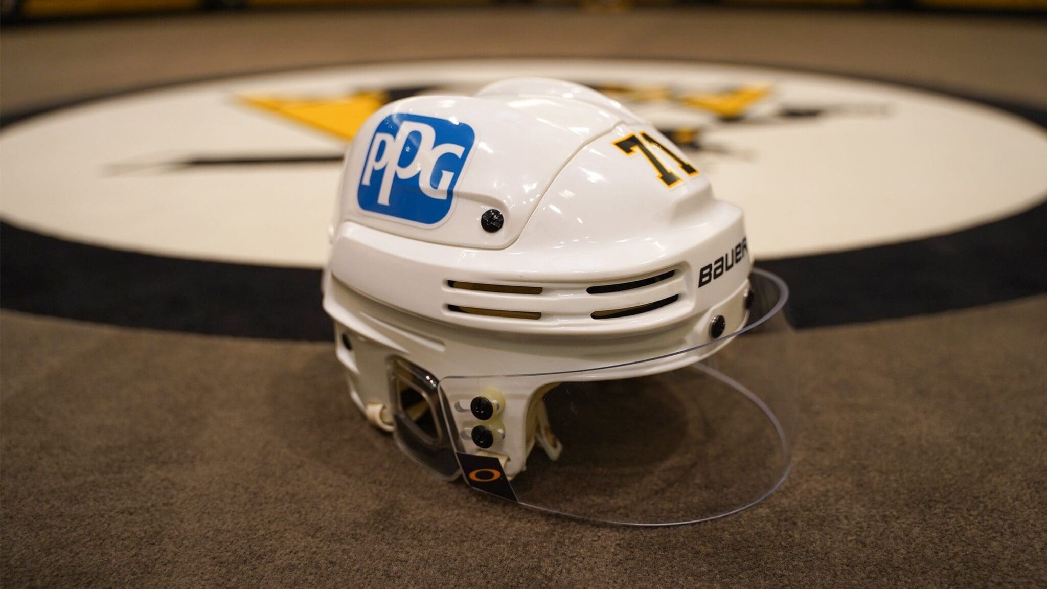 Penguins & Flyers Stadium Series Helmet — UNISWAG