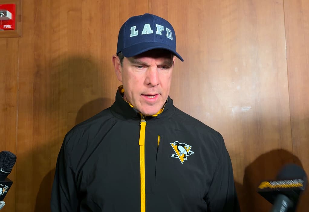 Pittsburgh Penguins coach Mike Sullivan, Los Angeles Fire Department, LAFD hat