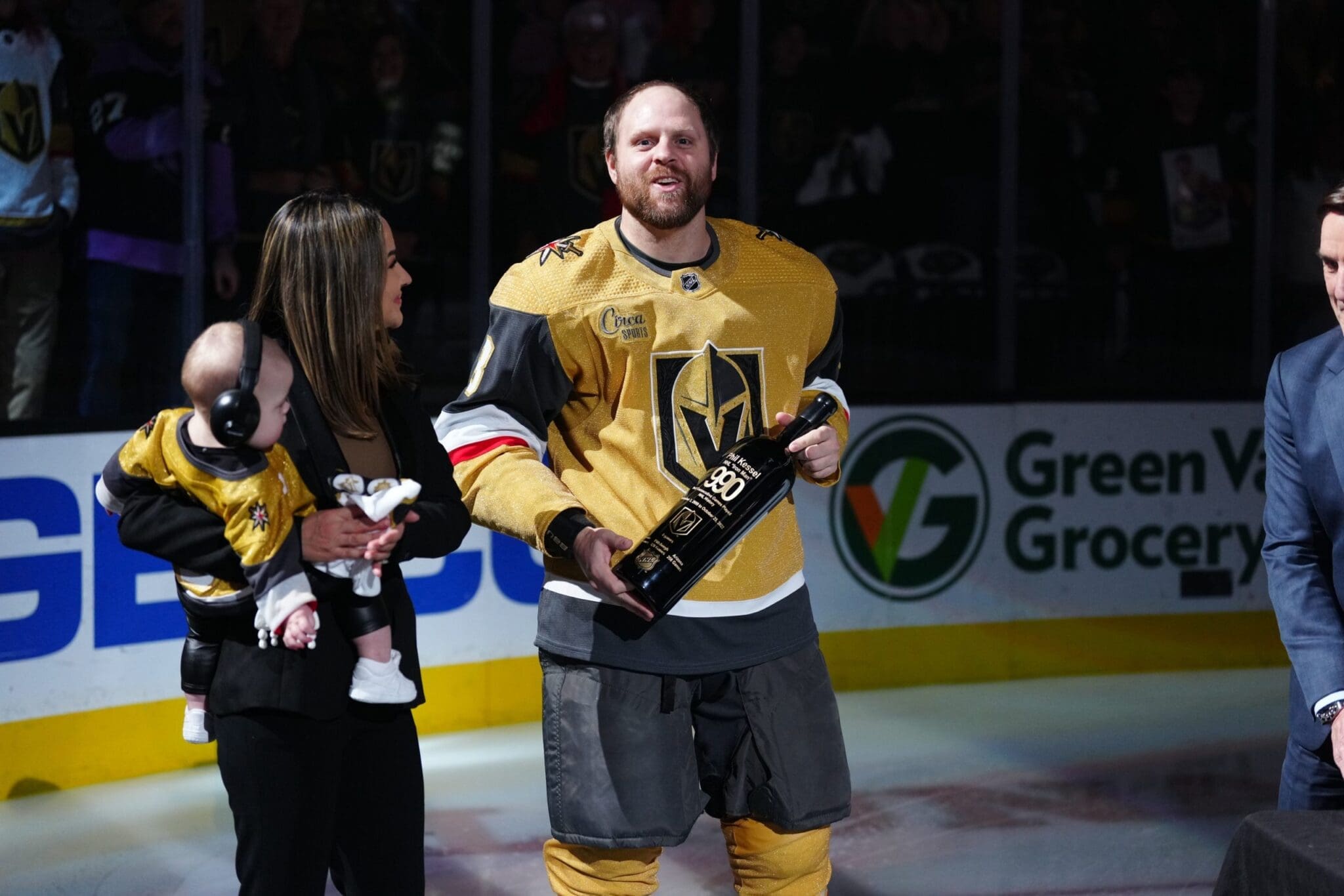Phil Kessel's new teammates in Vegas surprise him with a special
